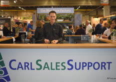 Op de stand van CarlSalesSupport zorgde Tycho Berkhoudt ervoor dat iedereen was voorzien van een lekker broodje en een drankje.